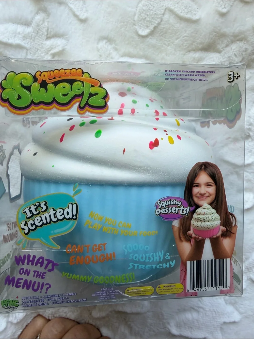 🧁💙 **NIB & SEALED – JUMBO CUPCAKE SQUISHY!** 💙🧁